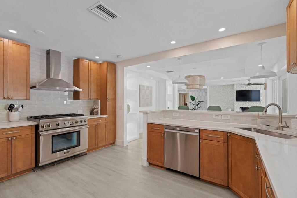 Waterfront-Heated Pool-Mini Golf-Game Room-2Mi Beach Fort Lauderdale Eksteriør billede